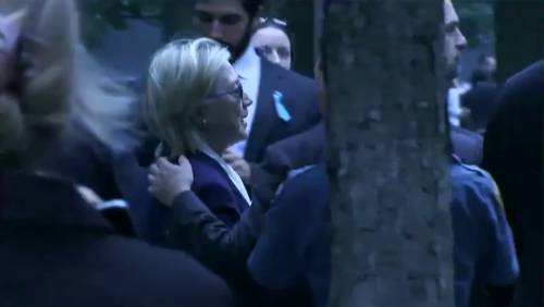 11 settembre, malore a Ground Zero: la Clinton lascia la cerimonia
