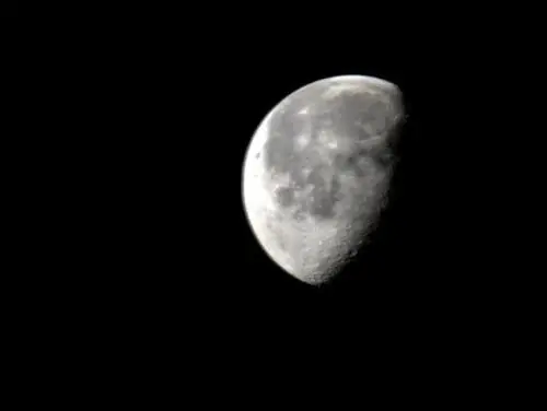 Scoperta l'origine della Luna: "È una costola della Terra"