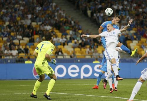 Champions League, il Napoli vola con Milik: 2-1 alla Dinamo Kiev