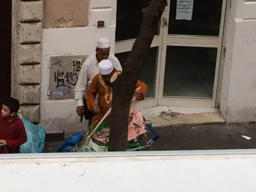 Ecco la macellazione del kebab a cielo aperto