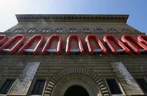 Ahi, Ahi... Weiwei Quei gommoni troppo gonfiati