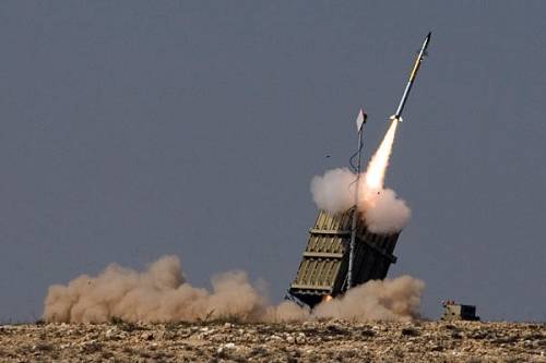Israele, batteria Iron Dome intercetta razzi dalla Siria