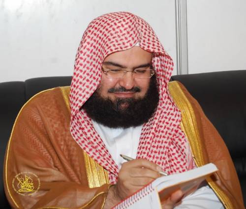 La preghiera choc dell'imam della Mecca "I jihadisti sconfiggano i cristiani"