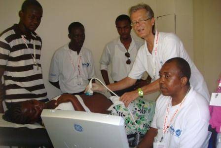 Il medico in prima linea faceva nascere i bambini fra le macerie di Haiti