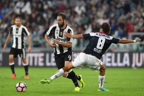 La Juventus cala il poker contro il Cagliari e si riprende il primo posto