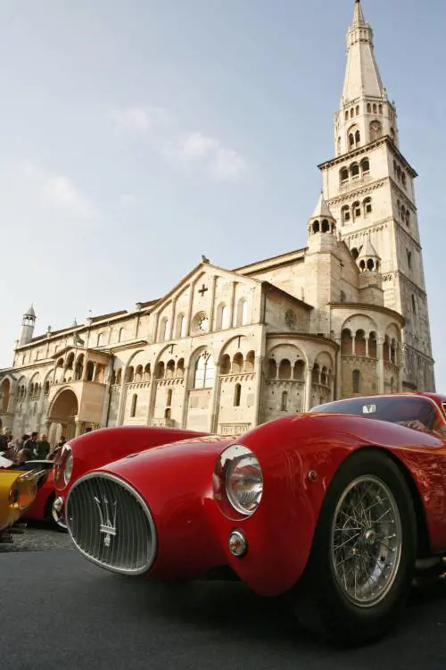 Motor Valley, una "scuderia" per correre all'estero e conquistare i turisti