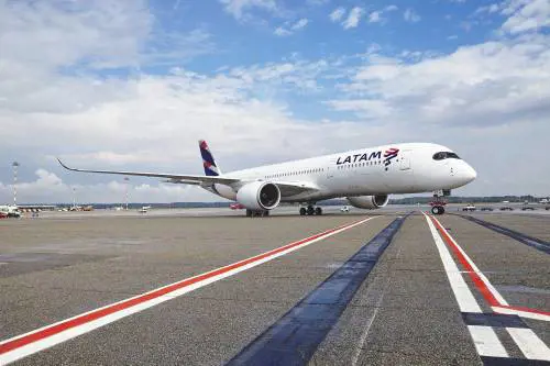 Il nuovo Airbus A350 XWB di Latam Airlines debutta a Milano Malpensa