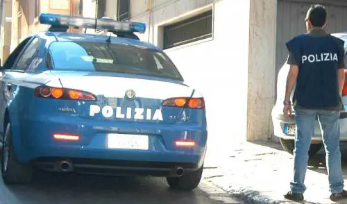 Insetti e blatte in negozi cinesi, chiusi 8 esercizi nel Pigneto
