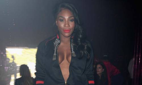 Serena Williams, seno in mostra alla Milano Fashion Week