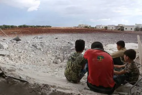 Ad Aleppo nuova strage dal cielo. Molti bimbi tra le 90 vittime