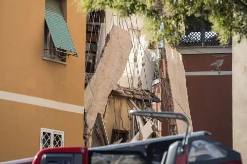 Roma, crolla palazzina: i vigili avevano dichiarato agibilità