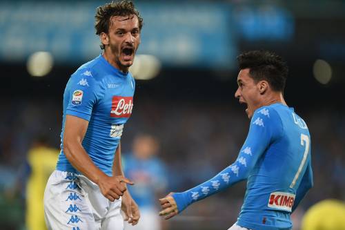 Il paradosso Napoli: gol in campo, contestazioni sugli spalti
