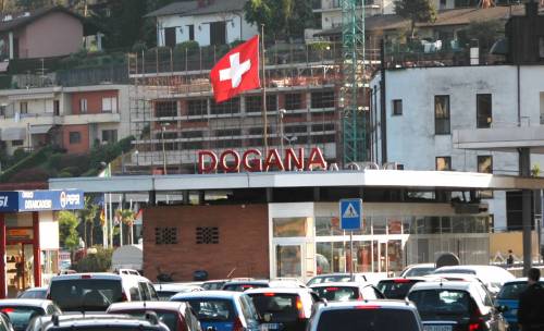 La Svizzera chiude le dogane: "Stop ai ladri che arrivano dall'Italia"