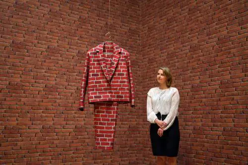 Natiche d'oro e cinture di castità: le opere finaliste del Turner Prize