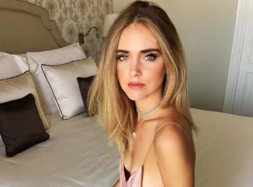 Chiara Ferragni, la scollatura è hot