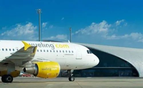 Allarme a Fiumicino per una scritta sospetta su un aereo Vueling 