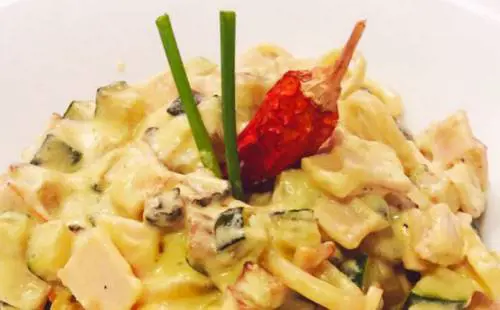 Linguine con zucchine e pollo