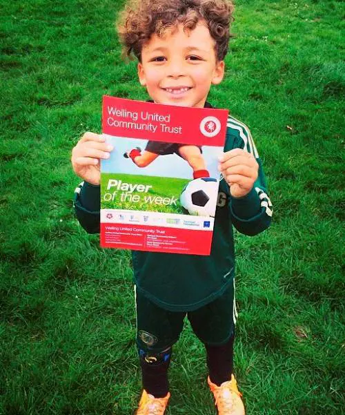 Genitori spendono 17 mila euro per il figlio: "Diventerà una star" 