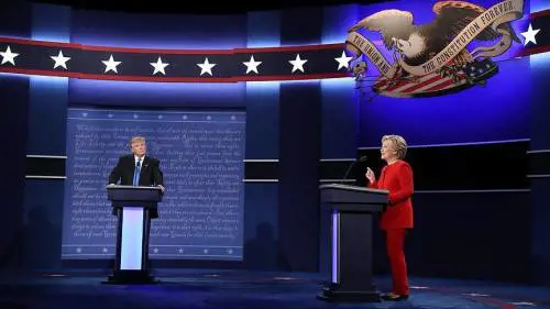 Gli analisti dicono Hillary, la rete vota Donald