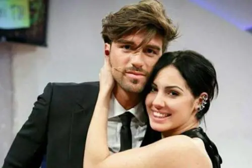Giulia De Lellis parrucchiera gratis per i terremotati di Amatrice