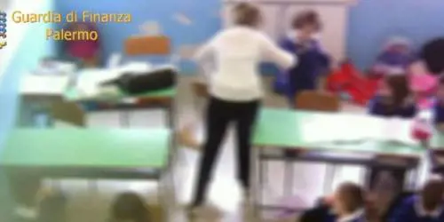 Calci e schiaffi ai bambini: arrestate tre maestre