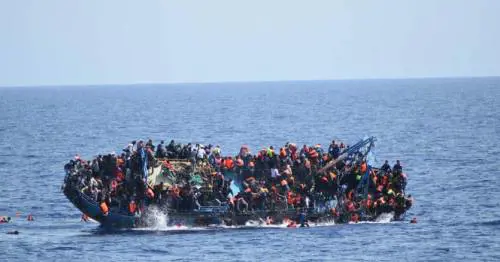Migranti, Frontex contro le Ong: "Sono colluse con gli scafisti"