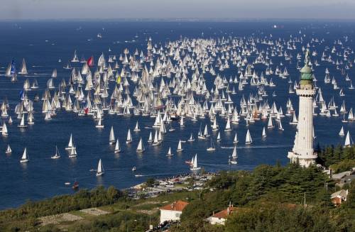 Barcolana, a Trieste vela spettacolo con duemila barche e dieci giorni di eventi