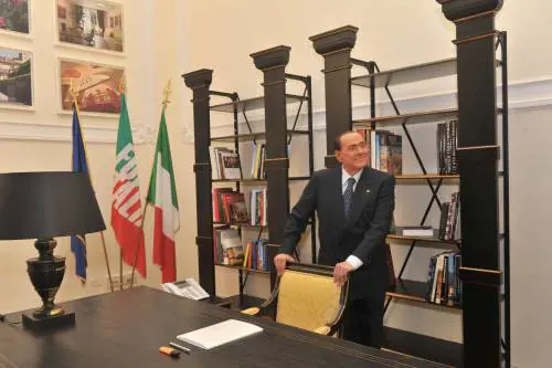 "Auguri, presidente". Dal Cilento cittadinanza onoraria al Cav