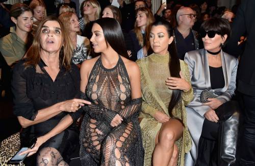 Kim Kardashian, seminuda alla Paris Fashion Week