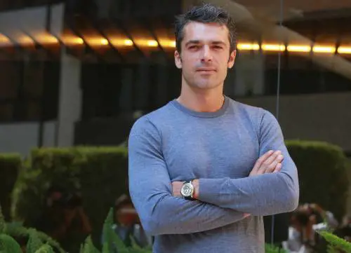 Luca Argentero con il cast del film "Al posto tuo"