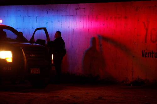 Poliziotti sul luogo di un omicidio a Ciudad Juarez