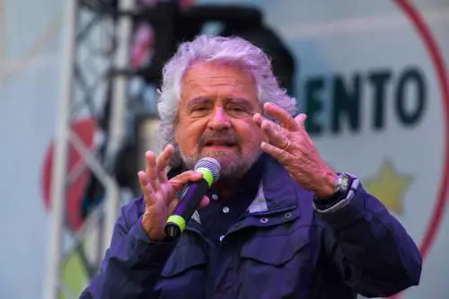 M5s, innesco di un ordigno a casa collaboratore Raggi