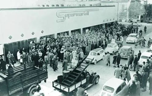 E sul gioiello Esselunga si allunga l'ombra dei compratori stranieri