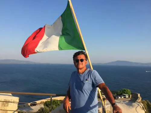 "La nostra bandiera non è politica, ma cultura"