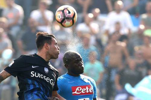 Serie A: il Napoli crolla a Bergamo, vincono Cagliari e Genoa. La Samp si salva al 95'