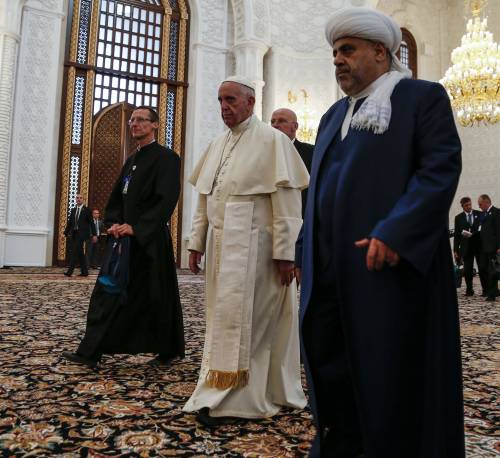 L'appello del Papa in moschea: "Mai più violenza in nome di Dio"