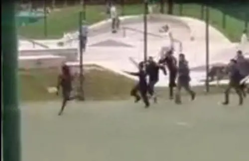 Bolzano, rissa e bastonate tra immigrati davanti ai bambini nel parco