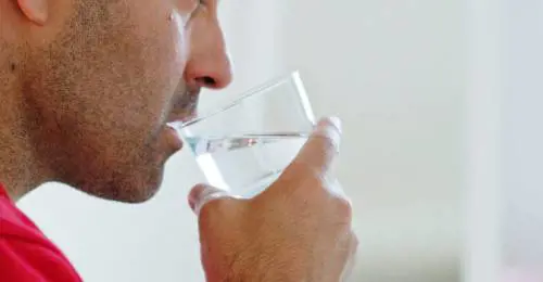 Detersivo al posto dell’acqua: imprenditore di 28 anni in fin di vita