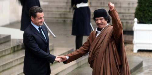 "Valigie piene di soldi per Sarkozy":  i veri motivi dietro la guerra in Libia