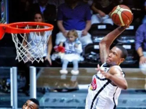 Tragedia nel basket: Moore e quell'ultima schiacciata fatale
