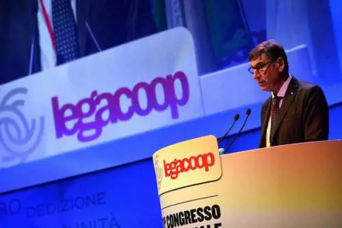 Profughi, ultimo affare delle Coop: "Lavorino da noi pagati dallo Stato"