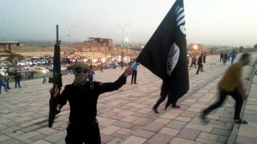 La capitale degli orrori: così a Raqqa viene punito un adolescente 