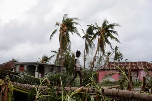 Usa, l'uragano Matthew ora fa paura alla Florida