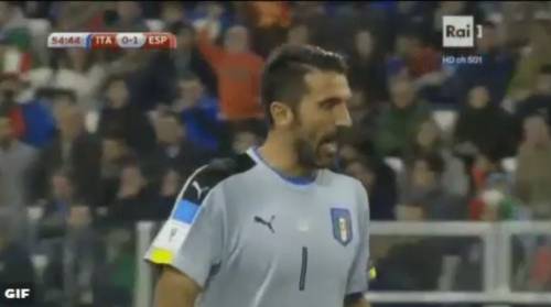 Buffon bestemmia in diretta tv dopo la papera contro la Spagna