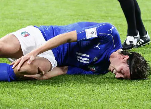 Montolivo si sfoga: "Scandaloso fischiare chi esce in barella"