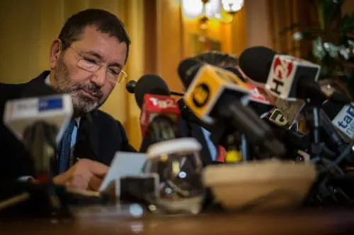 Marino deve pagare il conto per "i fascisti nelle fogne"