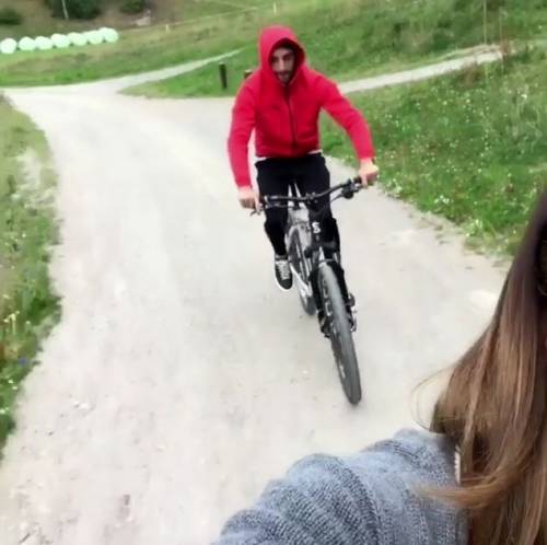 Belen e Iannone, sfida ad alta quota: "Dai amore, impenna!"