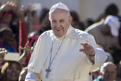 I regali ricevuti dal Papa?  Finiscono alla lotteria per clochard e terremotati