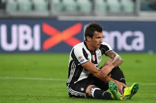 Juventus attenta: il Chelsea su Bonucci, offerta choc per Mandzukic
