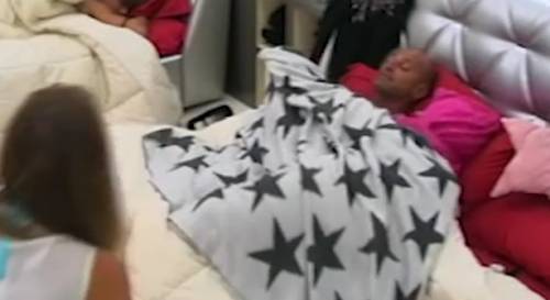 Gf Vip, le coccole hot tra Marini e Bettarini